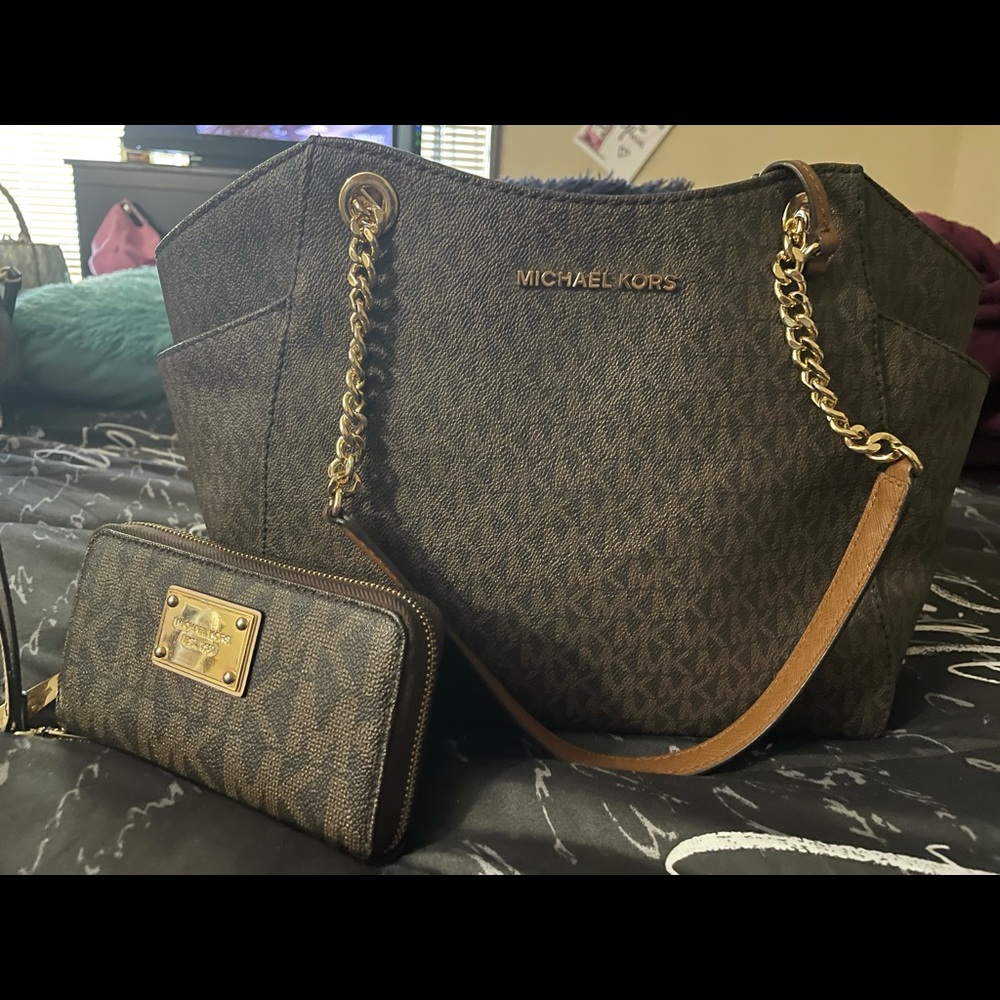 Brown/gold Original MK hang bag with wallet